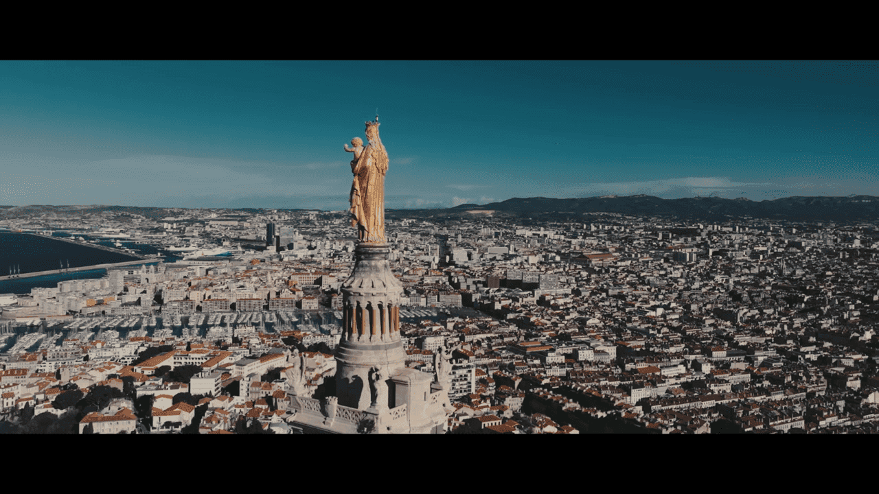 E1 — Du sang au pied des tours